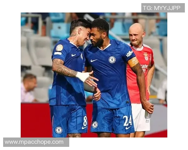 友谊赛精彩对决拜仁与切尔西战成平局红牌事件引发全场热议