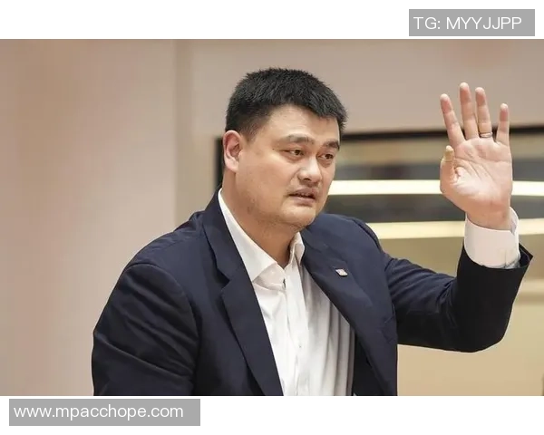 姚明因骨刺困扰退役后重返赛场的传奇故事与健康启示