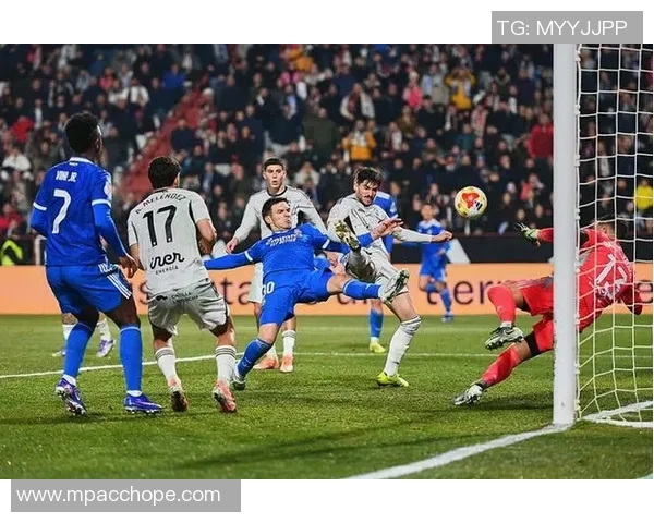 足总杯精彩对决国米与皇马战平后点球大战引爆全场激情