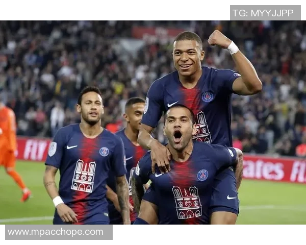 AC米兰大胜拜仁5-1神奇扑救瞬间点燃全场激情集锦回顾