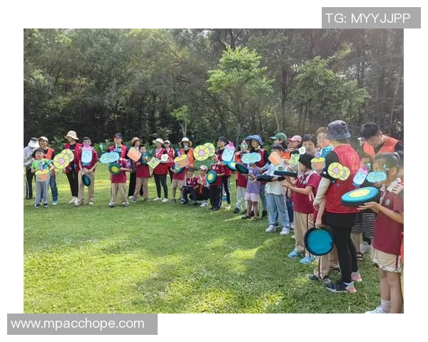 飞盘新手必看:轻松掌握技巧与配合的全面入门指南 飞盘新手必看:轻松掌握技巧与配合的全面入门指南