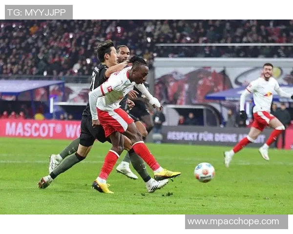 利物浦在足总杯中大胜莱比锡五球狂潮与帽子戏法引发全场狂欢