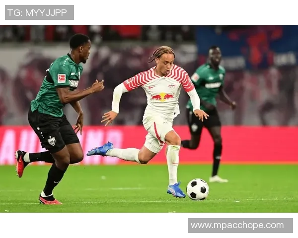 欧冠大战：拜仁逆袭莱比锡5-1战术解析与冷门瞬间回顾