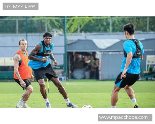 中超热战:多特蒙德狂胜利物浦引发转会风波与全场沸腾 中超热战:多特蒙德狂胜利物浦引发转会风波与全场沸腾