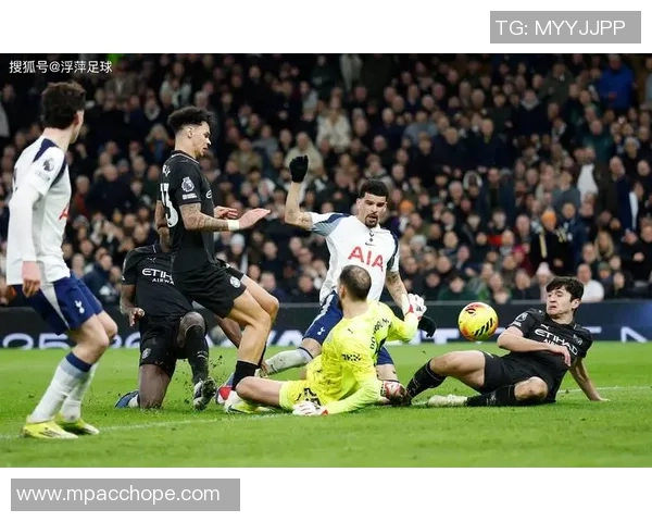 意甲激战巴萨绝杀热刺引发争议判罚全场沸腾