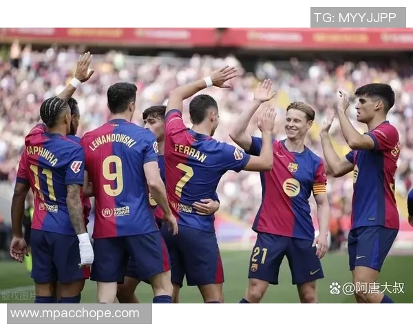 西甲激战尤文图斯大胜巴萨补时进球引发争议判罚全场沸腾 西甲激战尤文图斯大胜巴萨补时进球引发争议判罚全场沸腾